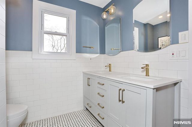 703 Linden Avenue, Teaneck, NJ 07666