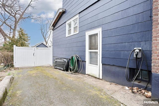 703 Linden Avenue, Teaneck, NJ 07666