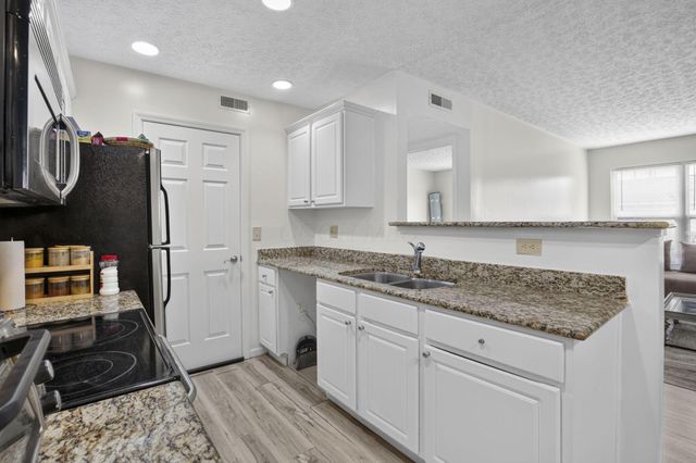 5597 Cedar Springs Road, Columbus, OH 43228