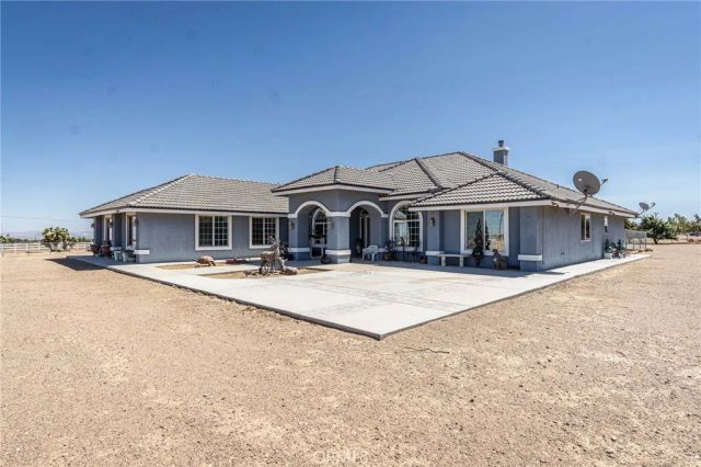 9735 Elsinore Road, Oak Hills, CA 92344