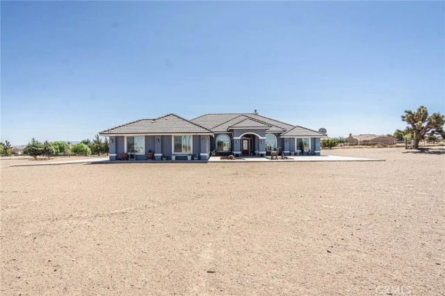 9735 Elsinore Road, Oak Hills, CA 92344