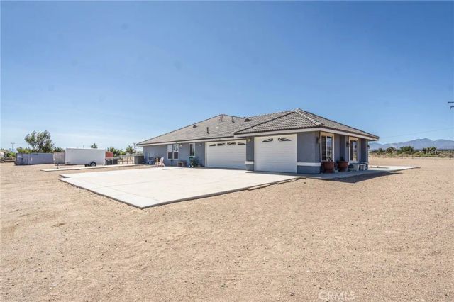 9735 Elsinore Road, Oak Hills, CA 92344