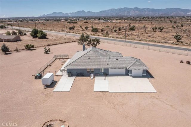 9735 Elsinore Road, Oak Hills, CA 92344