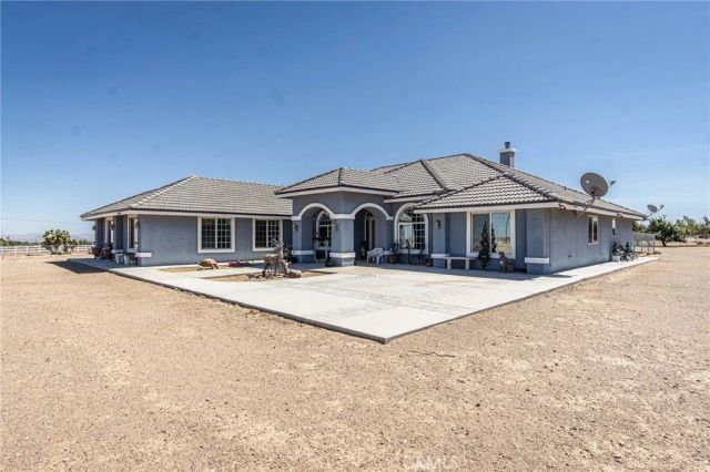 9735 Elsinore Road, Oak Hills, CA 92344