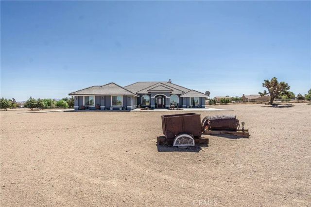 9735 Elsinore Road, Oak Hills, CA 92344