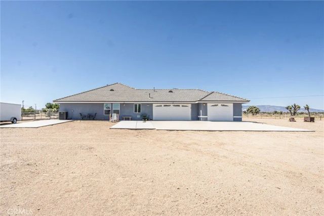 9735 Elsinore Road, Oak Hills, CA 92344