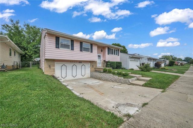 14369 Rochelle Drive, Maple Heights, OH 44137