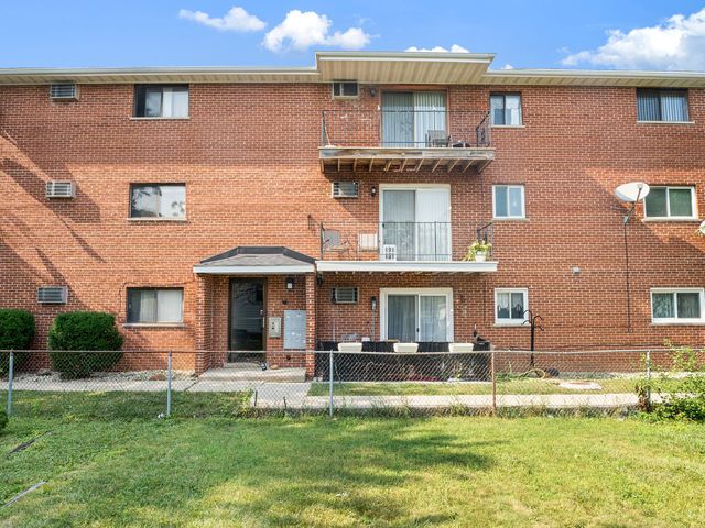 9645 Ridgeland Avenue 201, Oak Lawn, IL 60453