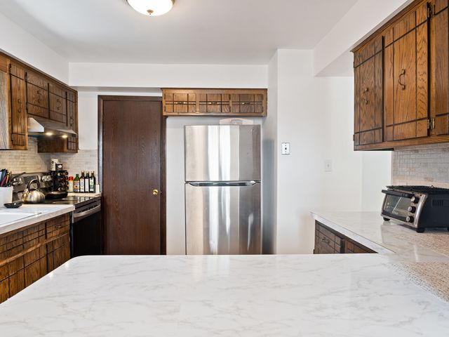 9645 Ridgeland Avenue 201, Oak Lawn, IL 60453