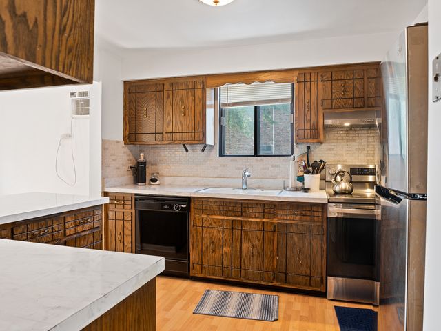9645 Ridgeland Avenue 201, Oak Lawn, IL 60453