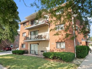 9645 Ridgeland Avenue 201, Oak Lawn, IL 60453