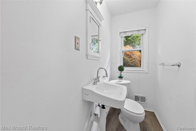 16031 Buckingham Avenue, Beverly Hills, MI 48025