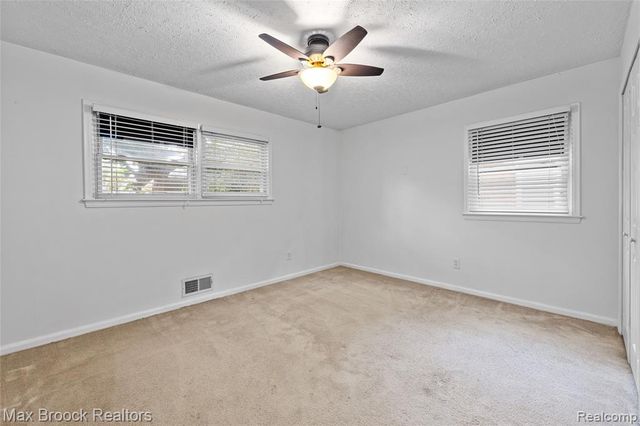 16031 Buckingham Avenue, Beverly Hills, MI 48025
