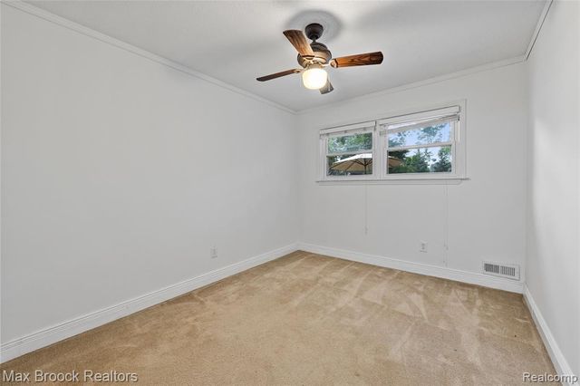 16031 Buckingham Avenue, Beverly Hills, MI 48025