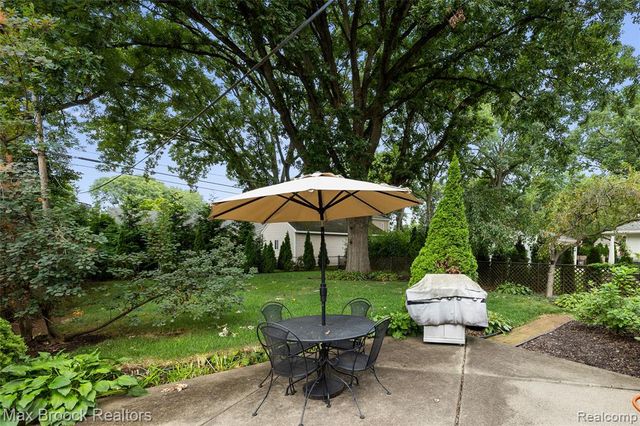 16031 Buckingham Avenue, Beverly Hills, MI 48025