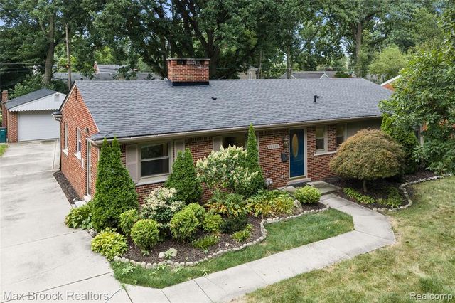 16031 Buckingham Avenue, Beverly Hills, MI 48025