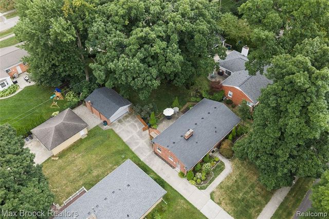 16031 Buckingham Avenue, Beverly Hills, MI 48025
