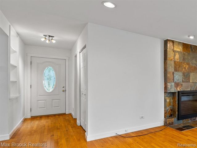 16031 Buckingham Avenue, Beverly Hills, MI 48025