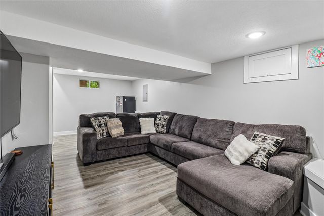 601 1st Street E, Altoona, IA 50009