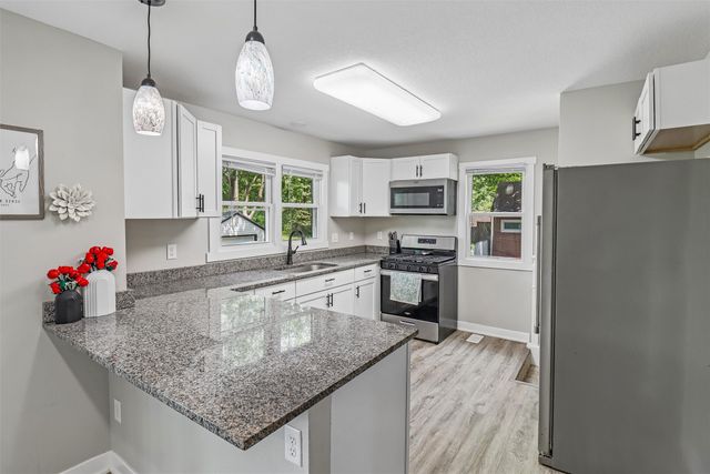601 1st Street E, Altoona, IA 50009