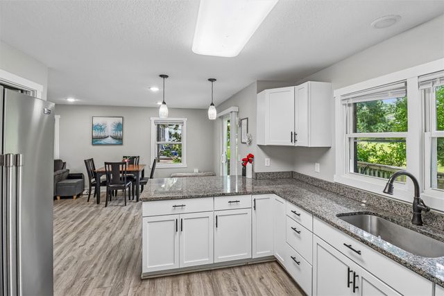 601 1st Street E, Altoona, IA 50009
