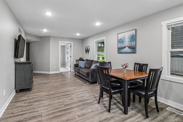 601 1st Street E, Altoona, IA 50009