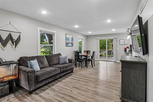 601 1st Street E, Altoona, IA 50009