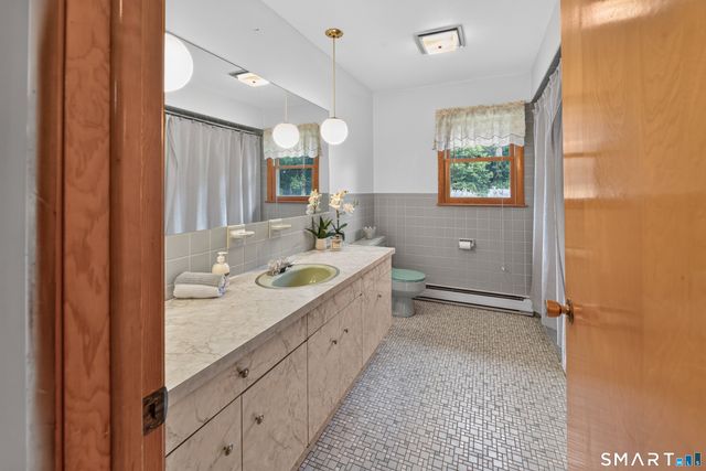 124 Judith Lane, Waterbury, CT 06704