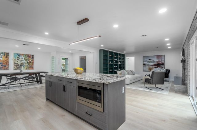 1703 Droxford Drive, Houston, TX 77008