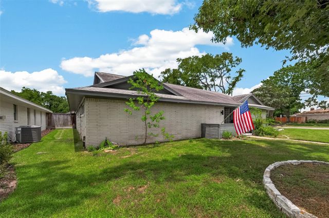 1703 Droxford Drive, Houston, TX 77008