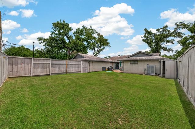 1703 Droxford Drive, Houston, TX 77008