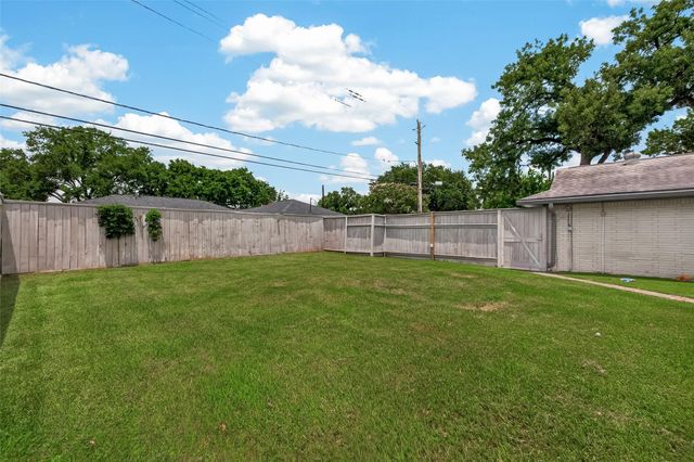 1703 Droxford Drive, Houston, TX 77008