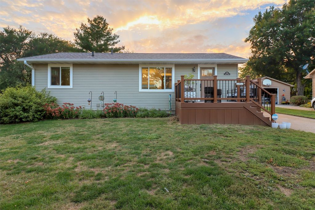 106 12th Avenue NW, Altoona, IA 50009
