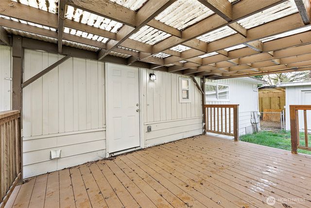 21 E North Lake Drive, Shelton, WA 98584