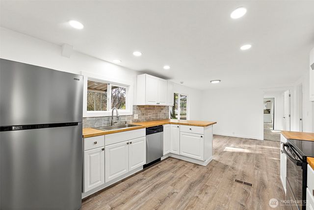 21 E North Lake Drive, Shelton, WA 98584