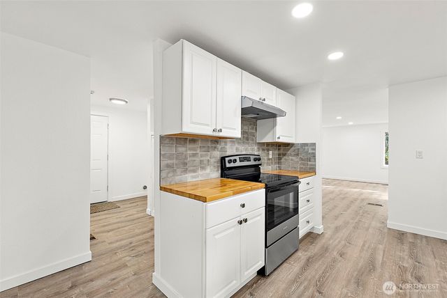 21 E North Lake Drive, Shelton, WA 98584