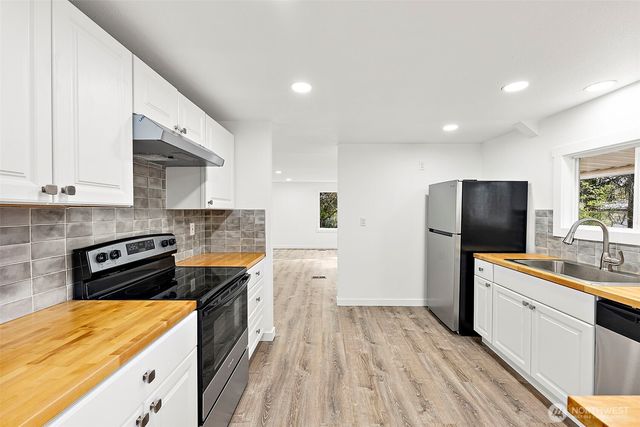 21 E North Lake Drive, Shelton, WA 98584