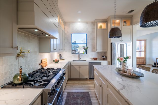 375 Wolf Front Road, Van Alstyne, TX 75495