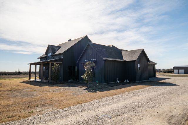 375 Wolf Front Road, Van Alstyne, TX 75495