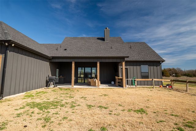 375 Wolf Front Road, Van Alstyne, TX 75495