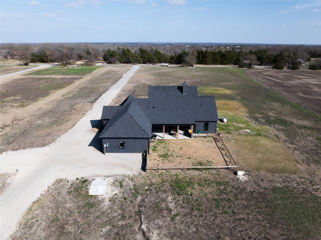 375 Wolf Front Road, Van Alstyne, TX 75495