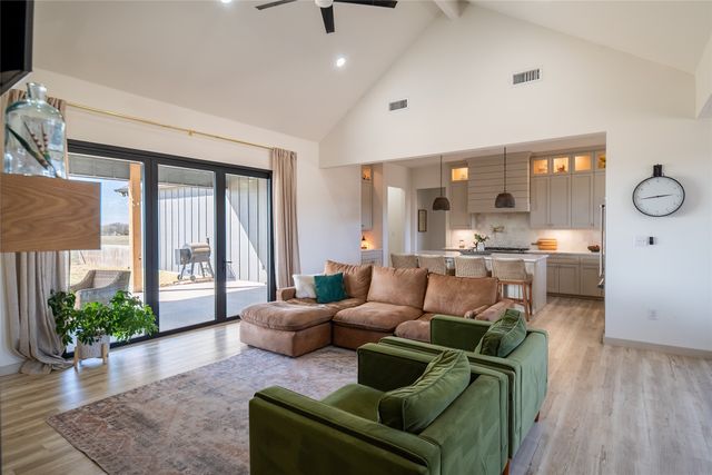 375 Wolf Front Road, Van Alstyne, TX 75495