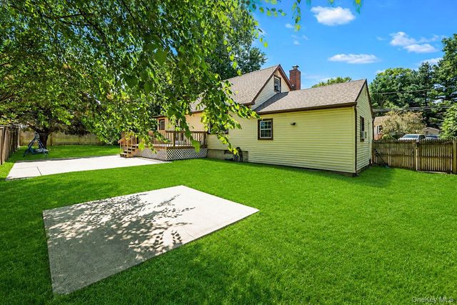 12 Sycamore Road, Rocky Point, NY 11778