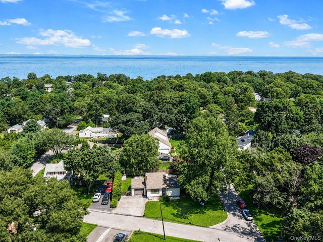 12 Sycamore Road, Rocky Point, NY 11778