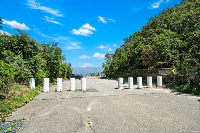 12 Sycamore Road, Rocky Point, NY 11778