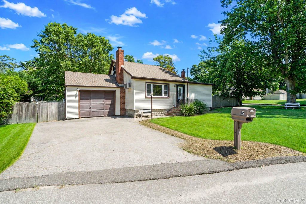12 Sycamore Road, Rocky Point, NY 11778