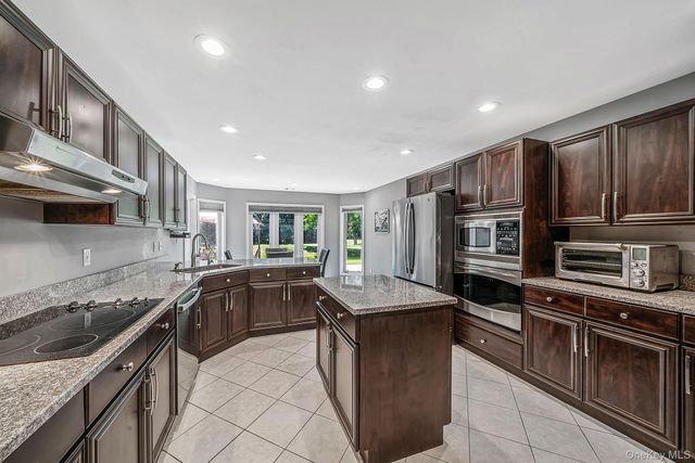 86 Hamlet Drive, Commack, NY 11725
