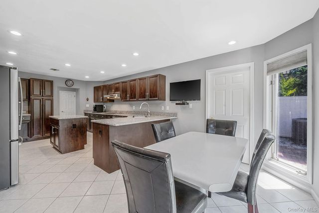 86 Hamlet Drive, Commack, NY 11725