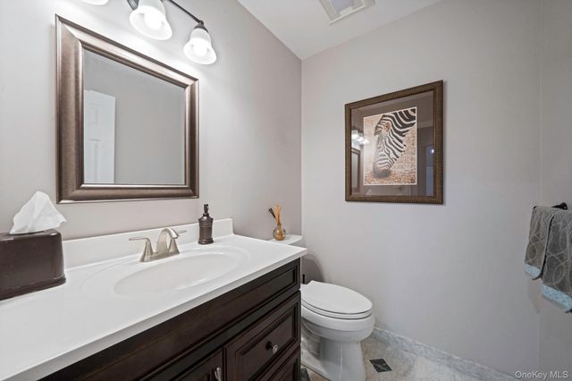 86 Hamlet Drive, Commack, NY 11725
