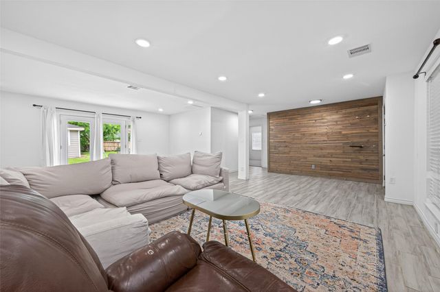 11107 Cedarhurst Drive, Houston, TX 77096